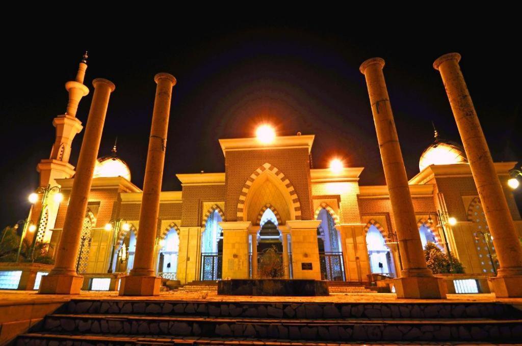 Agraha Andalas Hotel Macasar Exterior foto