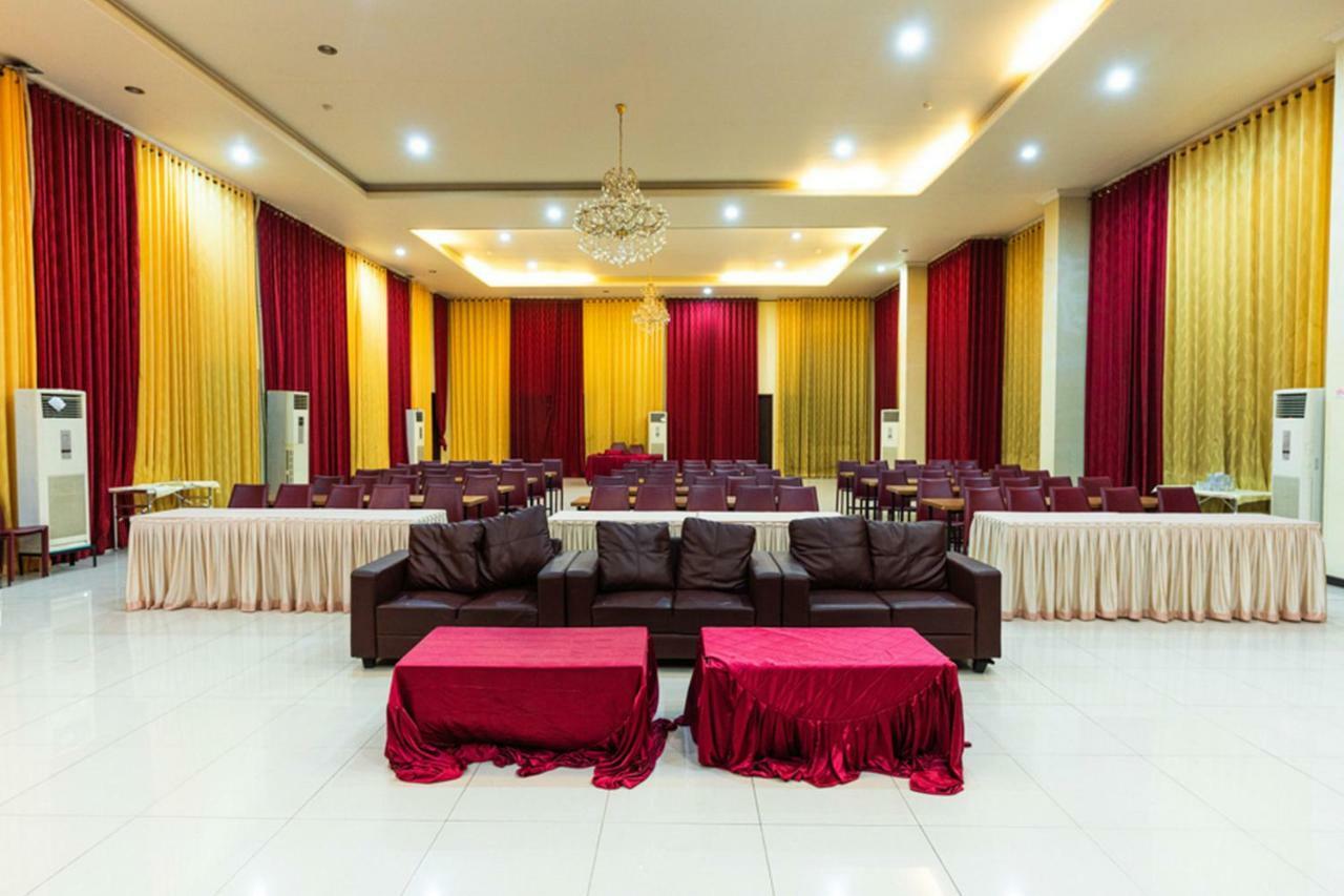 Agraha Andalas Hotel Macasar Exterior foto